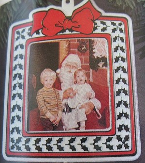 1982 Christmas Memories Hallmark Keepsake Ornament QX3116