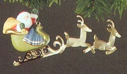 1982 Santa And Reindeer  (NB) Hallmark Keepsake Ornament QX4676-2-2