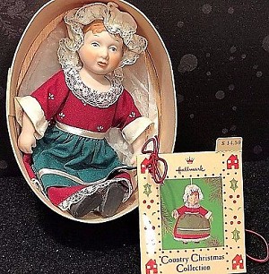 1985 Old-Fashioned Doll Hallmark Keepsake Ornament qx5195