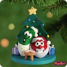 2001 Veggie Tales-Waiting For Santa  Hallmark Keepsake Ornament 1295QX693