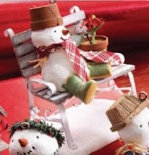 2007 Snowmen of Winter Garden Garden Bench Buddies Hallmark Keepsake Ornament QP1607
