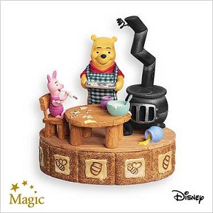2007 Winnie the Pooh Making Sweet Rememberies *Magic Hallmark Keepsake Ornament QXD4257