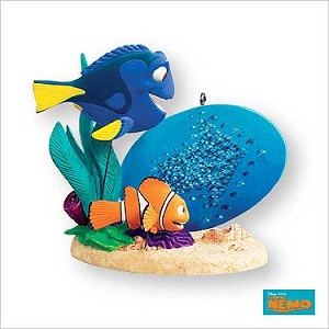 2007 Finding Nemo Marlin & Dory Hallmark Keepsake Ornament QXD4419-2