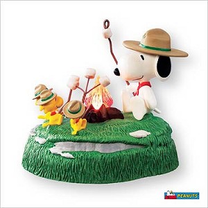 2007 Peanuts Beagle Scouts Campfire Hallmark Keepsake Ornament QXI4319