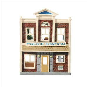 2009 Nostalgic Houses and Shops 26th Keepsake Korners Police Station Hallmark Keepsake Ornament QX8402