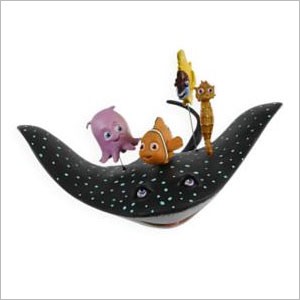 2009 Finding Nemo Learning With Mr. Ray Hallmark Keepsake Ornament QXD2102