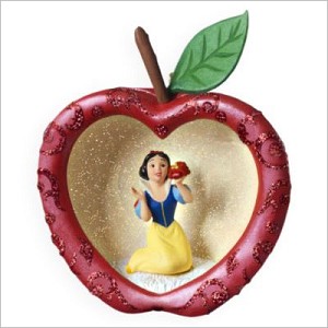 2009 Snow White The Fairest of Them All Hallmark Keepsake Ornament QXD2105