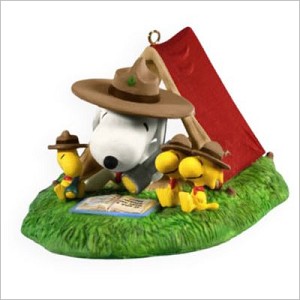 2009 Peanuts Beagle Scout A Spooky Story Hallmark Keepsake Ornament QXI1125