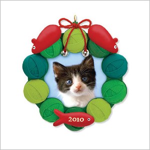 2010 Pretty Kitty Photo Holder Hallmark Keepsake Ornament QXG7476