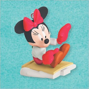 2012 Mickey and Friends Sled: Merry Mittens Minnie Hallmark Keepsake Ornament qrp5921