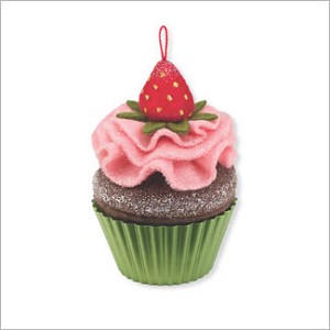 2012 Christmas Cupcakes 3rd Berry-licious Hallmark Keepsake Ornament qx8081