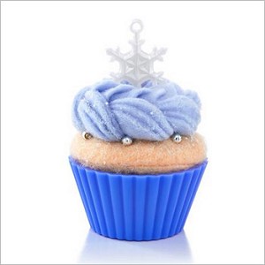 2013 Christmas Cupcakes 4th It's Snowing Sweetness Hallmark Keepsake Ornament QX9072