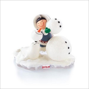 2013 Frosty Friends 34th Making a Snowman Hallmark Keepsake Ornament QX9095