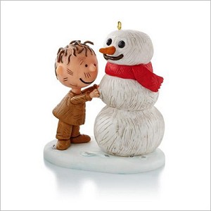 2013 Peanuts Pigpen Builds a Snowman Hallmark Keepsake Ornament QXI2232