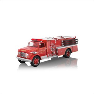 2014 Fire Brigade 12th 1971 GMC Fire Engine *Magic Hallmark Keepsake Ornament QX9196