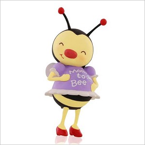 2015 Mom to Bee Hallmark Keepsake Ornament QGO1127