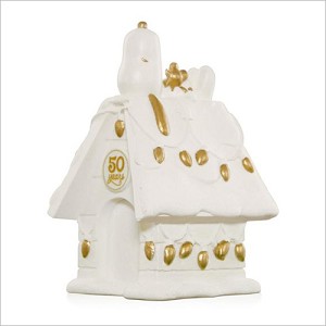 2015 Peanuts 50th Anniversary Doghouse Hallmark Keepsake Ornament QXI2397