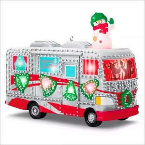 2016 Crazy Christmas Camper *Magic Cord Hallmark Keepsake Ornament qgo1201