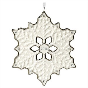 2016 Dated Snowflake Porcelain Hallmark Keepsake Ornament qgo1491