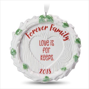 2018 Forever Family Porcelain Wreath Hallmark Keepsake Ornament QGO1856