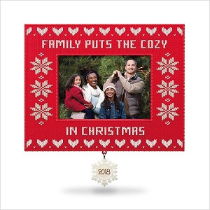 2018 Cozy Family Christmas Photo Holder Hallmark Keepsake Ornament QGO1806