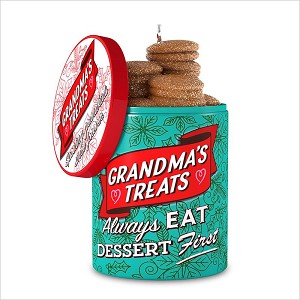 2018 Grandma's Cookie Jar Hallmark Keepsake Ornament QGO1873