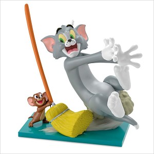 2018 Tom and Jerry Mouse Cleaning Hallmark Keepsake Ornament QXI2966