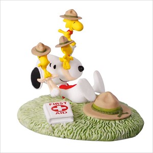 2018 Peanuts First Aid Lesson Hallmark Keepsake Ornament QXI3366