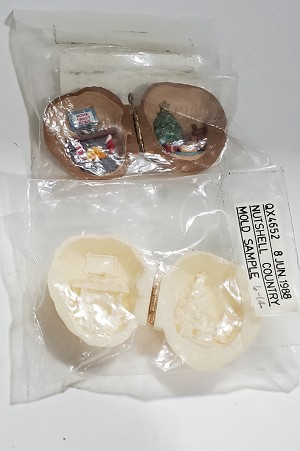 1989 Nutshell Holiday Hallmark Keepsake Ornament 575QX4655-2