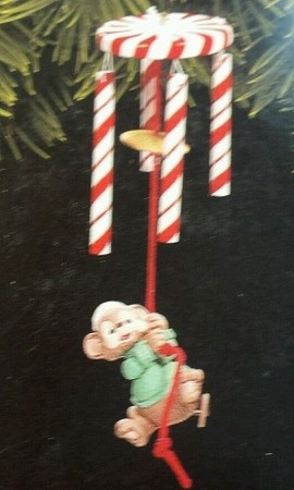 1998 Merry Chimes Hallmark Keepsake Ornament 995QX6692