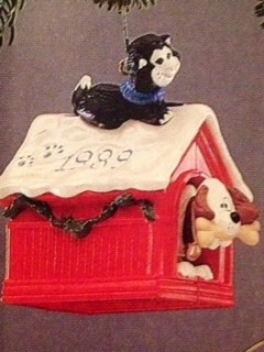1989 Let's Play Dog & Cat in Doghouse Hallmark Keepsake Ornament QX4882