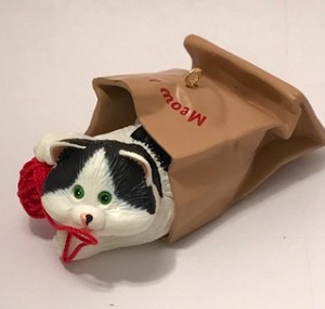 1990 Meow Mart Hallmark Keepsake Ornament QX4446