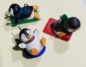 2005 Penguin Races *Miniature Hallmark Keepsake Ornament 1295QXM8155