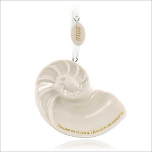 2015 Always Remembered Porcelain Seashell Hallmark Keepsake Ornament QHX1177