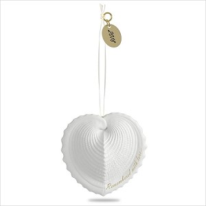 2018 Remembered With Love Heart Seashell Hallmark Keepsake Ornament QHX4006