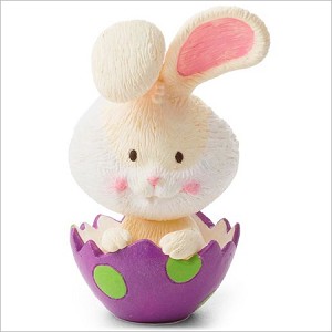 2016 Easter Bunny in Egg *Merry Miniature Hallmark Keepsake Ornament QMM7137